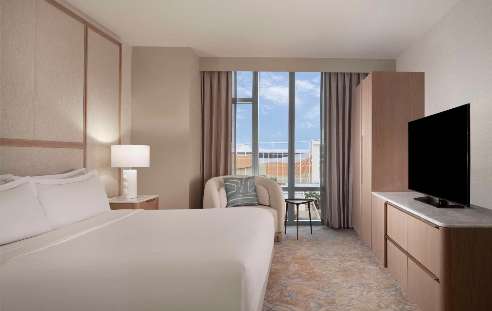 One-Bedroom Premium King Suite Pool View,1535671591:JPEG